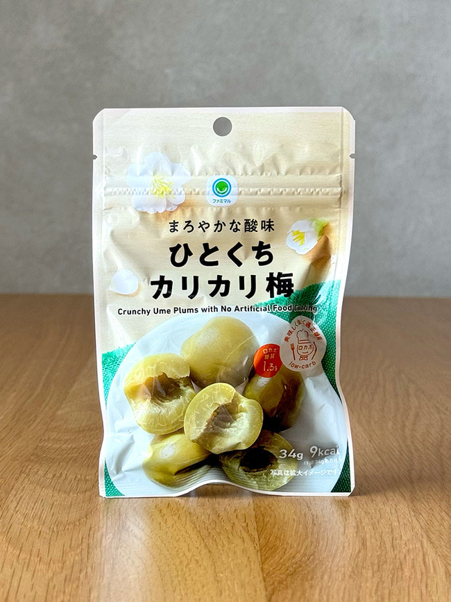 패밀리마트 한 입 사이즈 카리카리 우메 34g 일본 편의점 간식