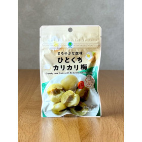 패밀리마트 한 입 사이즈 카리카리 우메 34g 일본 편의점 간식