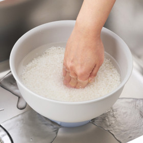 코메코레 일본 원터치 쌀 세척볼 푸시형 배수버튼 그릇 2.6L 화이트, 1개
